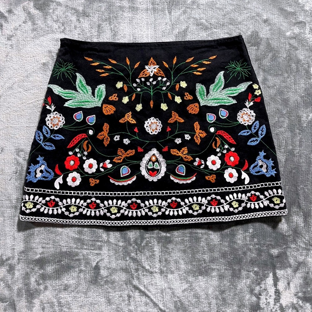 BBWM Woman‎ Embroidered Mini Skirt Black Floral Boho Festival Womens L